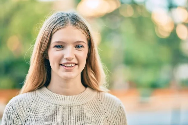 Bella Adolescente Caucasico Sorridente Felice Piedi Alla Città — Foto Stock