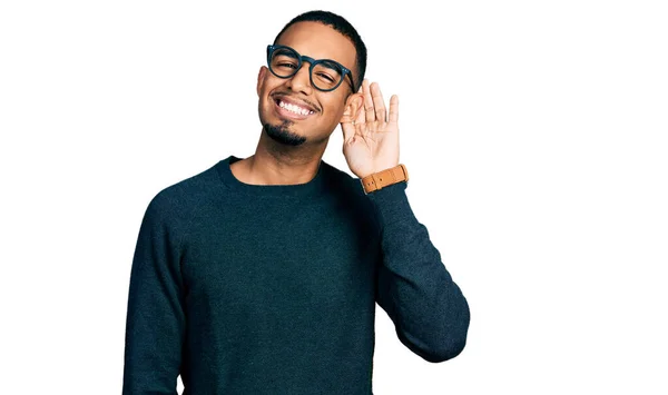 Fiatal Afro Amerikai Férfi Alkalmi Ruhát Szemüveget Visel Fültől Fülig — Stock Fotó