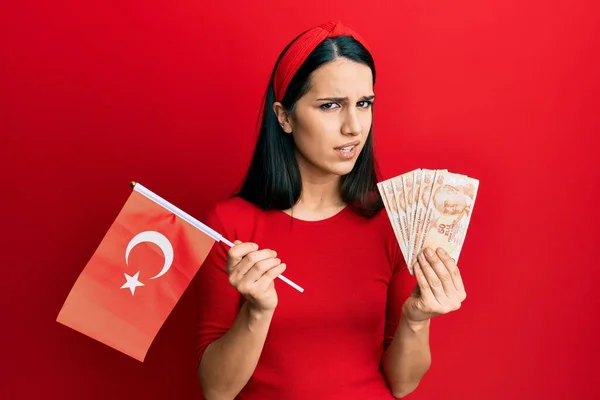 Young Hispanic Woman Holding Turkey Flag Liras Banknotes Clueless Confused — Stock Photo, Image