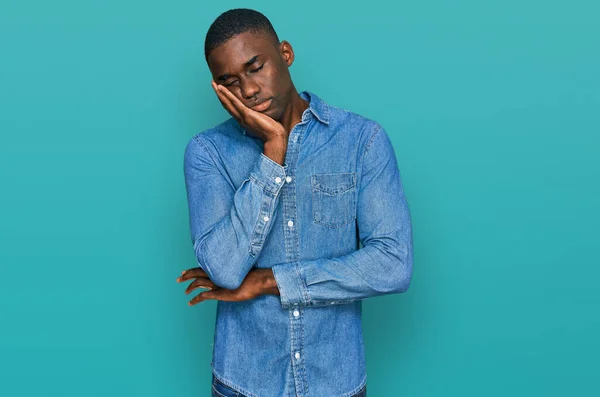 Jovem Afro Americano Vestindo Roupas Casuais Pensando Cansado Entediado Com — Fotografia de Stock