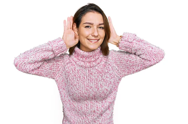 Chica Caucásica Joven Con Suéter Lana Invierno Tratando Escuchar Ambas — Foto de Stock