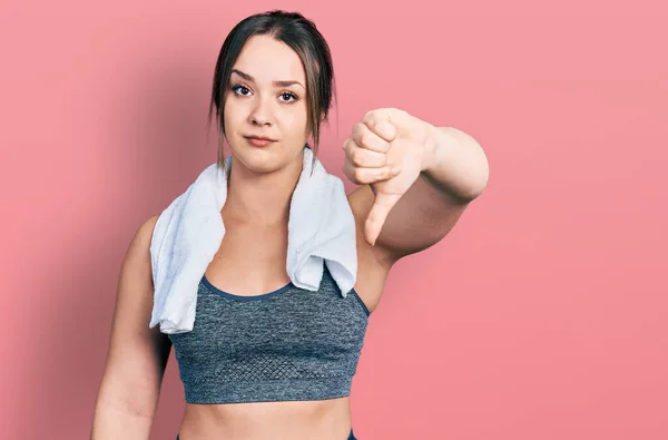 Young Hispanic Girl Wearing Sportswear Towel Looking Unhappy Angry Showing — Stock Photo, Image