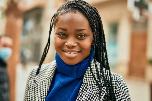 Young African American Businesswoman Smiling Happy Standing City — Stock Photo, Image