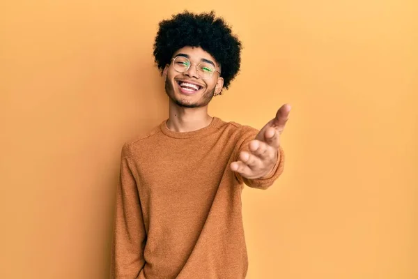 Young African American Man Afro Hair Wearing Casual Winter Sweater — Stock Photo, Image