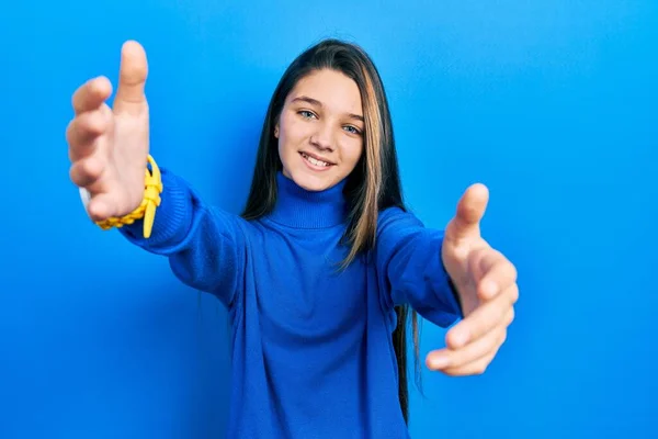 Young Brunette Girl Wearing Turtleneck Sweater Looking Camera Smiling Open — Stock Photo, Image