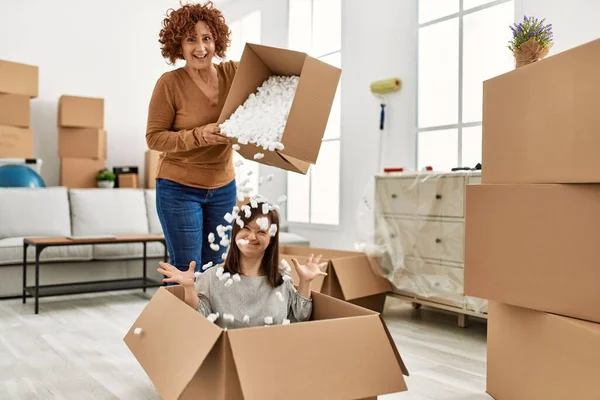 Rijpere Moeder Syndroom Dochter Verhuizen Naar Een Nieuw Huis Plezier — Stockfoto