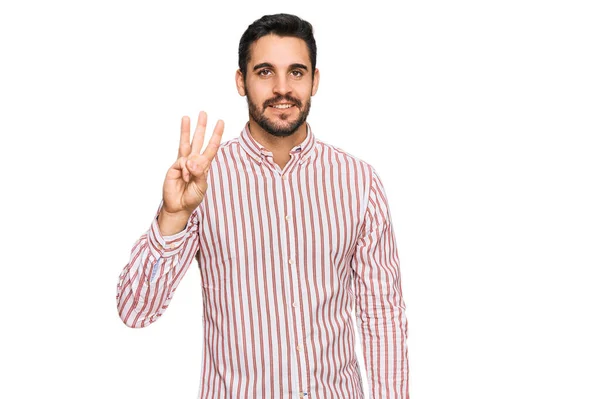 Młody Latynos Koszuli Biznesowej Pokazujący Wskazujący Palcami Numer Trzy Uśmiechnięty — Zdjęcie stockowe