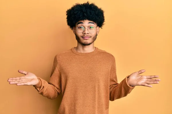 Jovem Americano Africano Com Cabelo Afro Vestindo Camisola Inverno Casual — Fotografia de Stock