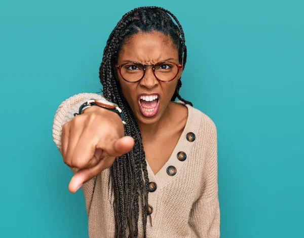 Africano Americano Mulher Vestindo Roupas Casuais Apontando Descontente Frustrado Para — Fotografia de Stock