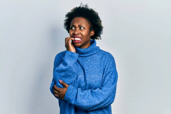 Jonge Afro Amerikaanse Vrouw Draagt Casual Kleren Die Gestrest Nerveus — Stockfoto