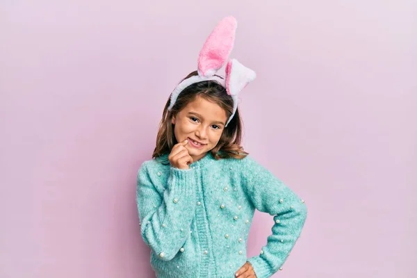 Little Beautiful Girl Wearing Cute Easter Bunny Ears Looking Confident — Stock Photo, Image
