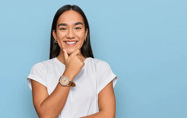 Jovem Mulher Asiática Vestindo Camisa Branca Casual Olhando Confiante Para — Fotografia de Stock