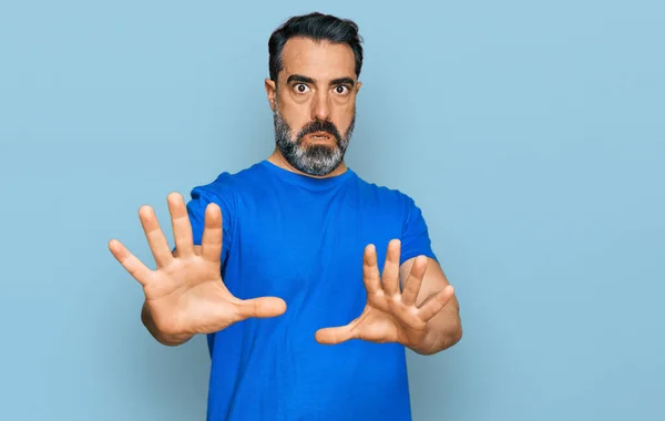 Man Van Middelbare Leeftijd Met Baard Casual Blauw Shirt Bang — Stockfoto