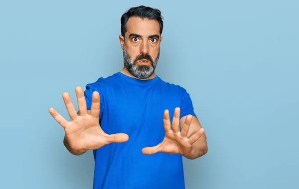 Homem Meia Idade Com Barba Vestindo Camisa Azul Casual Com — Fotografia de Stock