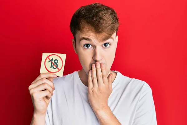 Junge Kaukasische Mann Mit Unter Verbotsaufkleber Der Mund Mit Der — Stockfoto