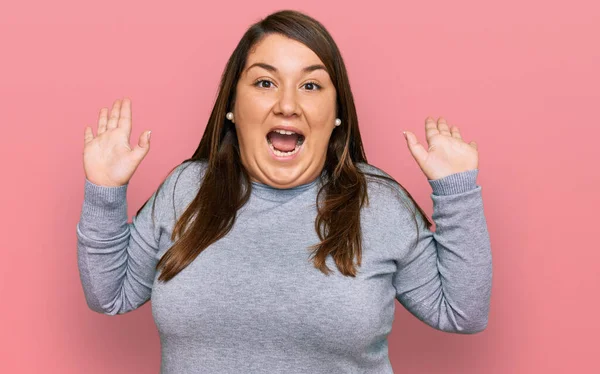 Beautiful Brunette Size Woman Wearing Casual Clothes Celebrating Crazy Amazed — Stock Photo, Image