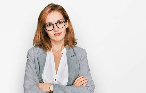 Mujer Caucásica Joven Con Estilo Negocios Gafas Que Parecen Somnolientas — Foto de Stock