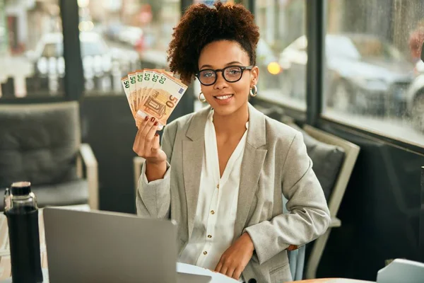 Young African American Businesswoman Holding Euro Banknotes Sitting Coffee Shop — Stock Photo, Image