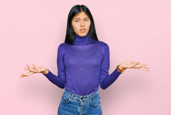 Beautiful Young Asian Woman Wearing Casual Clothes Clueless Confused Open — Stock Photo, Image