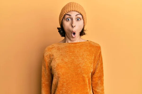 Young Brunette Woman Wearing Wool Hat Winter Sweater Scared Amazed — Stock Photo, Image