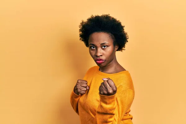 Young African American Woman Wearing Casual Clothes Ready Fight Fist — Stock Photo, Image