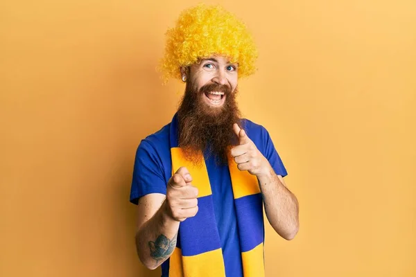 Homem Ruivo Com Barba Longa Futebol Jogo Torcida Hooligan Vestindo — Fotografia de Stock