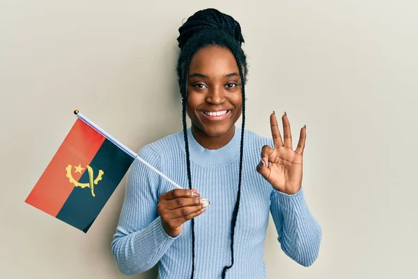 African American Woman Braided Hair Holding Angola Flag Doing Sign — Stock Photo, Image