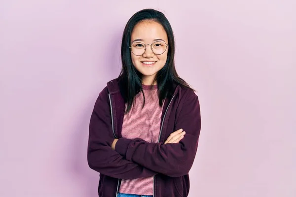 Joven Chica China Con Ropa Casual Gafas Cara Feliz Sonriendo —  Fotos de Stock