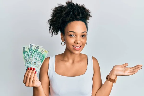 Young African American Girl Holding 100 Polish Zloty Banknotes Celebrating — Stock Photo, Image