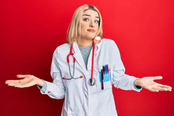 Young Caucasian Woman Wearing Doctor Uniform Stethoscope Clueless Confused Expression — Stock Photo, Image
