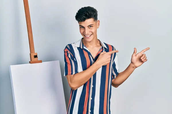 Young Hispanic Man Standing Close Empty Canvas Smiling Looking Camera — Stock Photo, Image