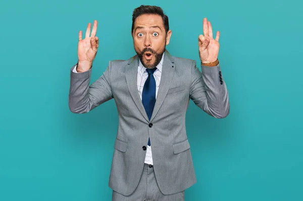 Middle Age Man Wearing Business Clothes Looking Surprised Shocked Doing — Stock Photo, Image