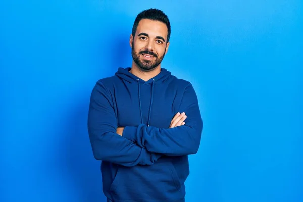 Hombre Hispano Guapo Con Barba Usando Sudadera Casual Cara Feliz —  Fotos de Stock