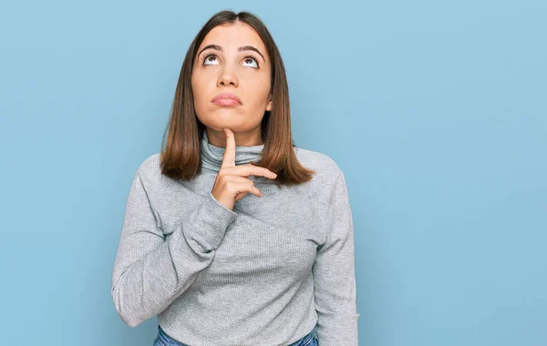 Young Beautiful Woman Wearing Casual Turtleneck Sweater Thinking Concentrated Doubt — Stock Photo, Image