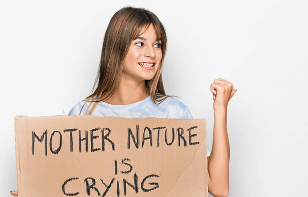 Підліток Біла Дівчина Тримає Матір Природу Плаче Протест Картонний Банер — стокове фото