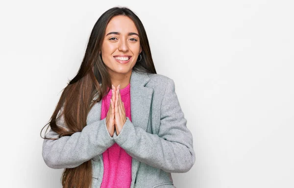 Menina Hispânica Jovem Vestindo Roupas Negócios Orando Com Mãos Juntas — Fotografia de Stock
