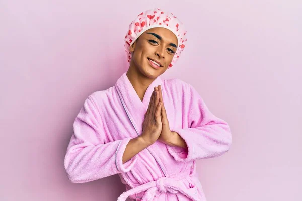 Hispanic Man Wearing Make Wearing Shower Towel Cap Bathrobe Praying — Stock Photo, Image