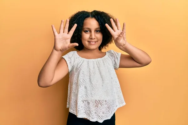 Young Little Girl Afro Hair Wearing Casual Clothes Showing Pointing — Stock Photo, Image