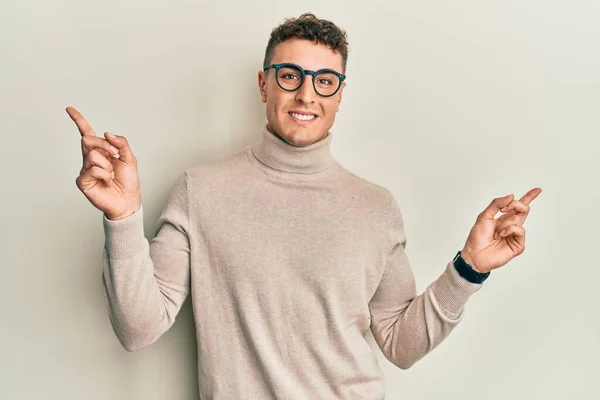 Hispanic Young Man Wearing Casual Turtleneck Sweater Smiling Confident Pointing — 스톡 사진