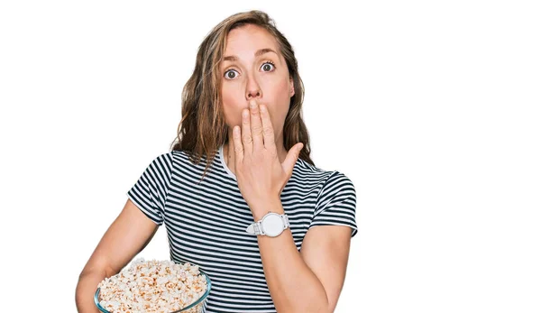 Young Blonde Woman Eating Popcorn Covering Mouth Hand Shocked Afraid — Stock Photo, Image