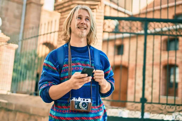 Young Scandinavian Tourist Man Smiling Happy Using Smartphone City — Stock Photo, Image