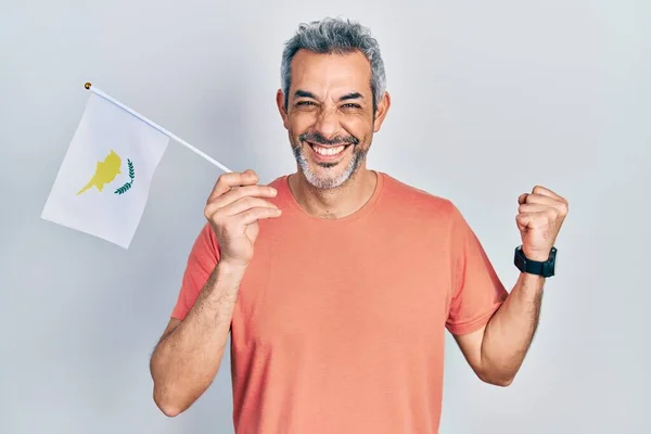 Handsome Middle Age Man Grey Hair Holding Cyprus Flag Screaming — 스톡 사진