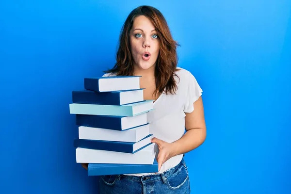 Young Caucasian Woman Holding Pile Books Afraid Shocked Surprise Amazed — 图库照片