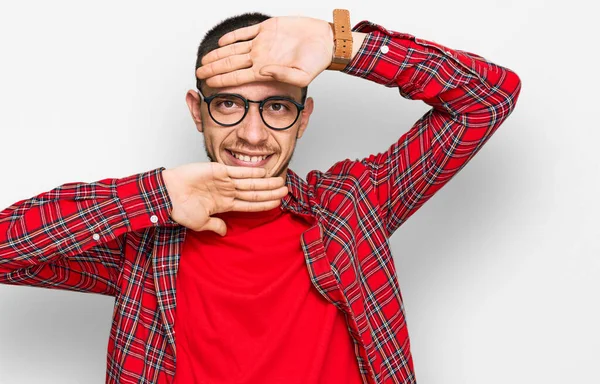 Hispanic Young Man Wearing Casual Clothes Smiling Cheerful Playing Peek — 스톡 사진