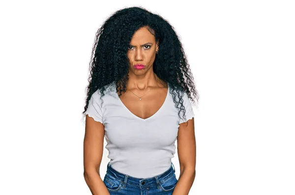 Donna Afro Americana Mezza Età Che Indossa Una Maglietta Bianca — Foto Stock