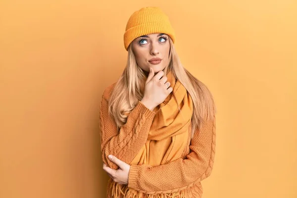 Young Caucasian Woman Wearing Wool Winter Sweater Cap Hand Chin — Stock Photo, Image