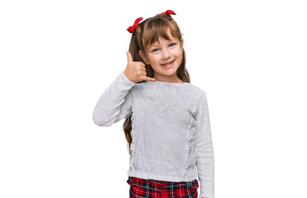 Little Caucasian Girl Kid Wearing Casual Clothes Smiling Doing Phone — 스톡 사진
