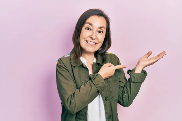 Middle Age Hispanic Woman Wearing Casual Clothes Amazed Smiling Camera — Stock Photo, Image