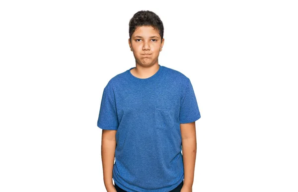 Adolescente Hispano Niño Usando Ropa Casual Soplando Mejillas Con Cara — Foto de Stock