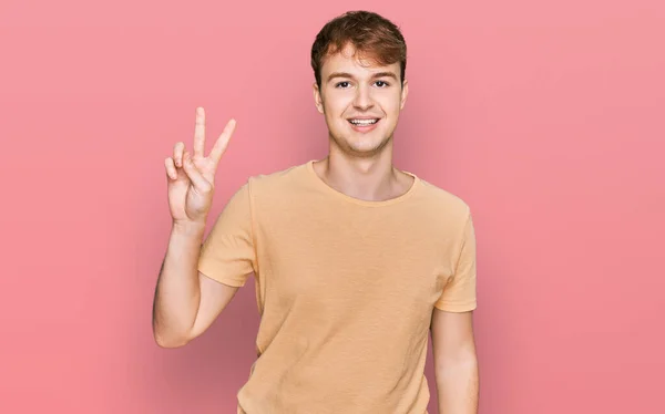 Young Caucasian Man Wearing Casual Clothes Smiling Looking Camera Showing — Stock Photo, Image